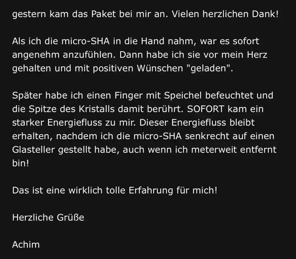 Nahaufnahme einer Solarkristallzelle im Morgengrauen.